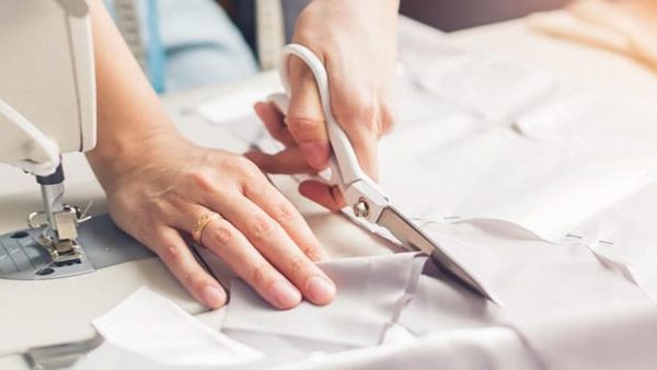 cắt vải may rèm