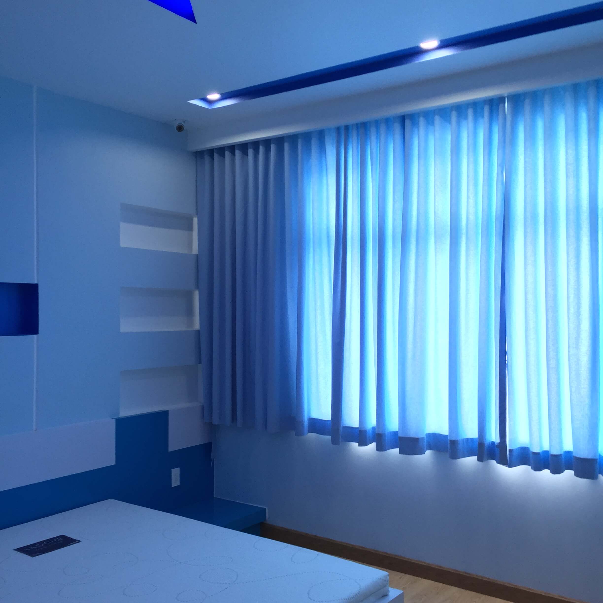 rèm vải voan xanh dương